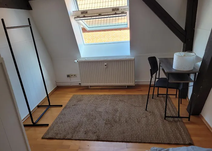 Wg-Zimmer In Villendachgeschoss Nahe Am Bahnhof