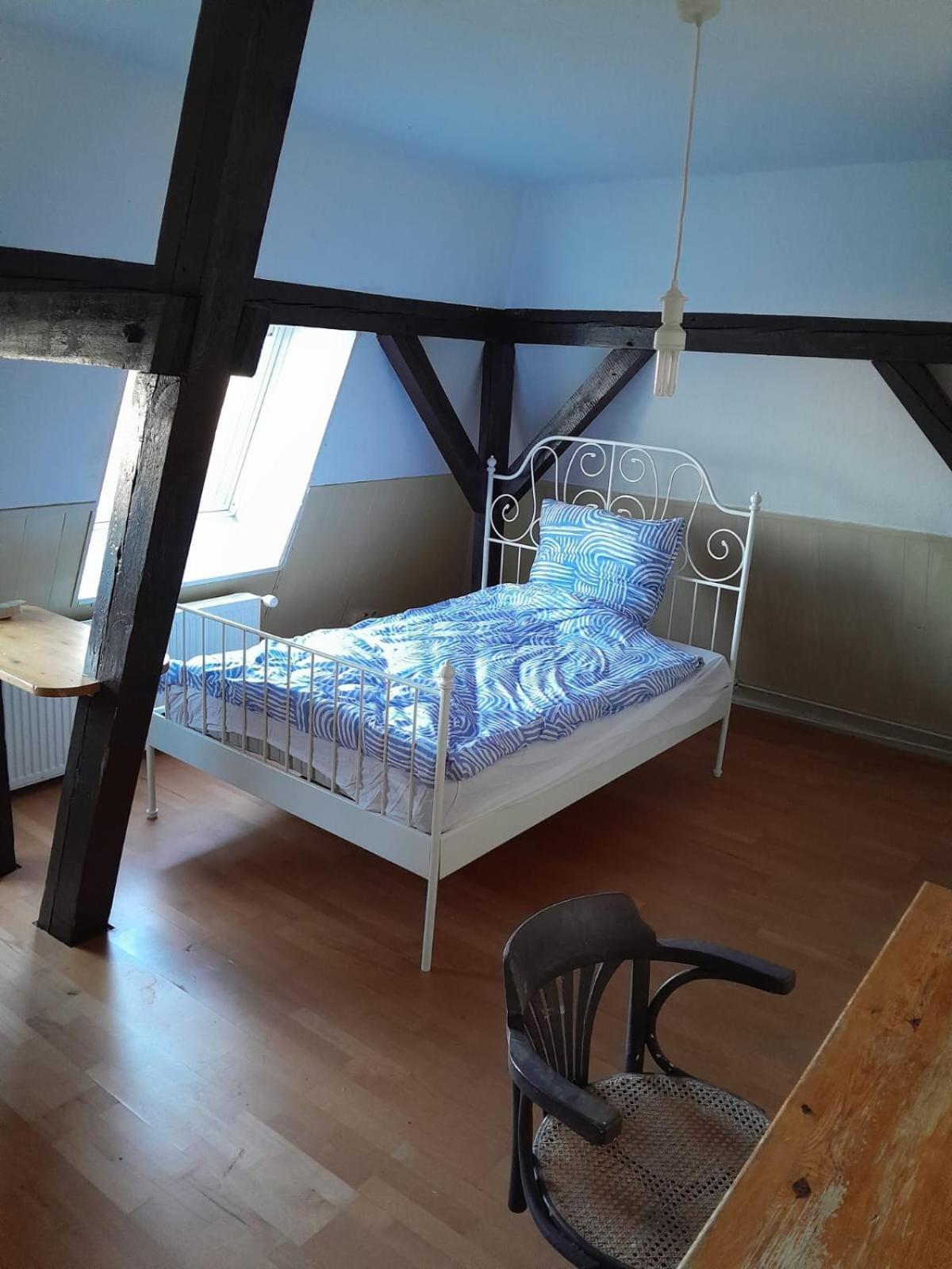 Campsite Wg-zimmer In Villendachgeschoss Nahe Am Bahnhof Heide (Schleswig-Holstein)