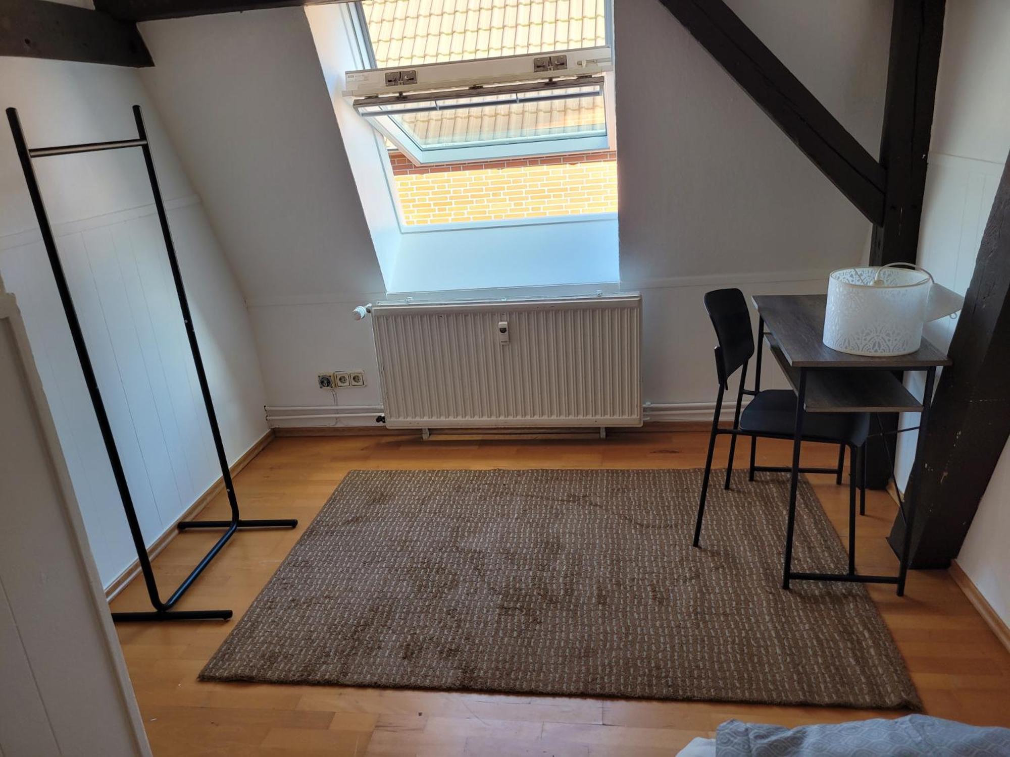 Campsite Wg-zimmer In Villendachgeschoss Nahe Am Bahnhof *